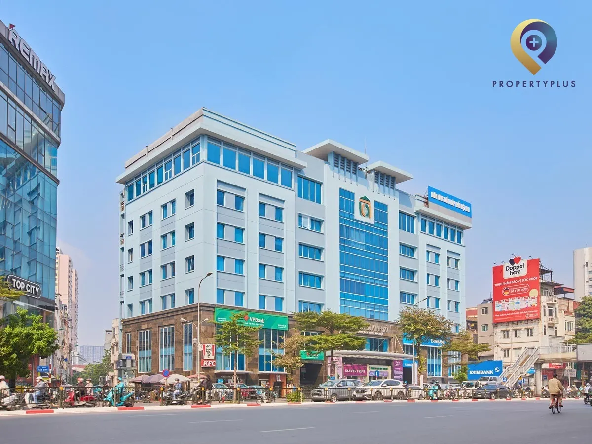 Kinh Đô Building nổi bật trên phố Tây Sơn, Hà Nội.